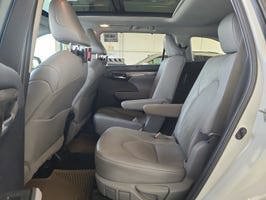 Used 2021 Toyota Highlander Platinum FWD image 6