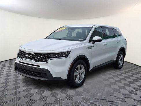 Used 2023 Kia Sorento LX image 3