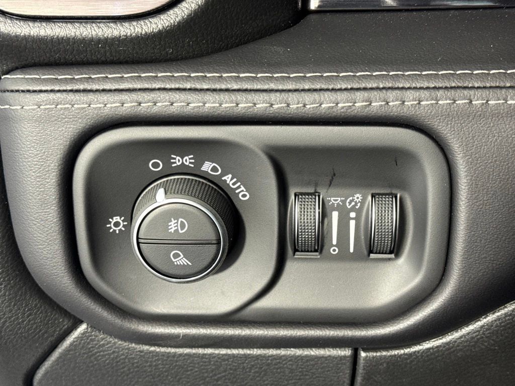 New 2027 RAM 2500 Limited AWD/4WD image 19