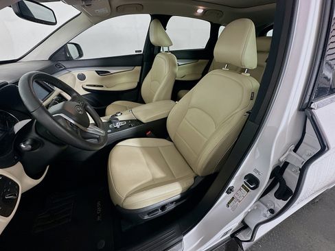 Used 2020 INFINITI QX50 Luxe w/ Navigation Package FWD image 13