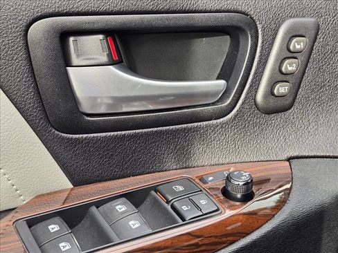 Used 2015 Toyota Sienna Limited image 16