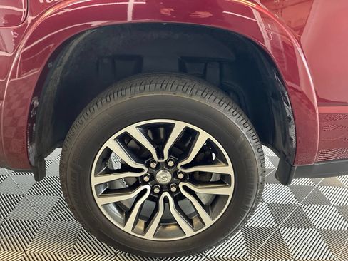 Used 2025 RAM 1500 Limited AWD/4WD image 9