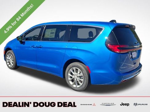 New 2026 Chrysler Pacifica Select image 3