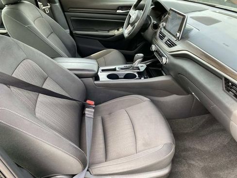 Used 2024 Nissan Altima 2.5 SV FWD image 19