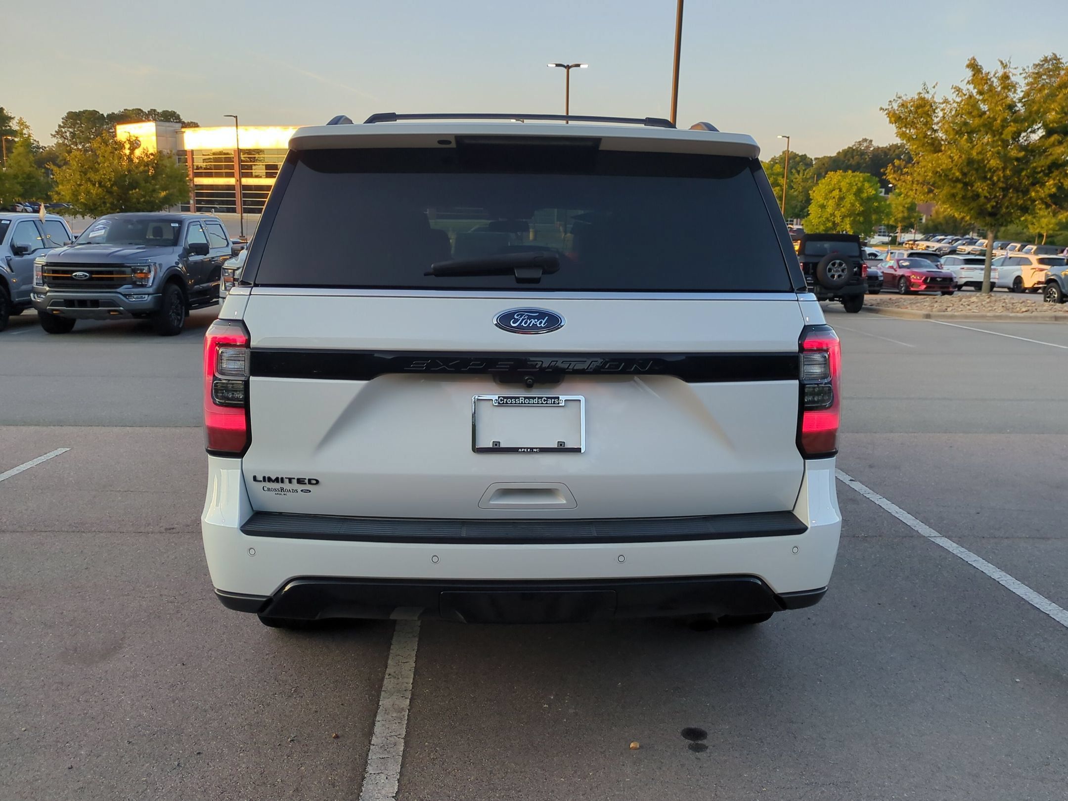 Used 2021 Ford Expedition Limited AWD/4WD image 5