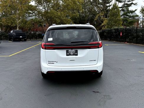 New 2026 Chrysler Pacifica Limited w/ Uconnect Theater Family Group FWD image 6