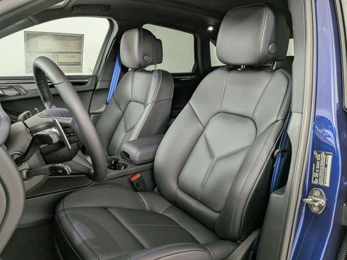 New 2026 Porsche Macan AWD/4WD image 5