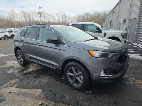 Used 2022 Ford Edge SEL w/ Sport Appearance Package image 4