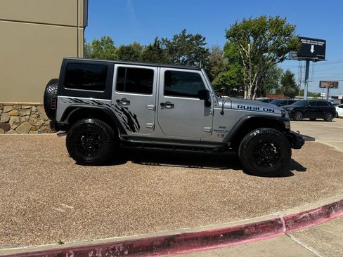 Used 2016 Jeep Wrangler Unlimited Rubicon w/ Connectivity Group image 6