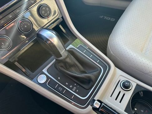 Certified 2019 Volkswagen Golf SE w/ Driver Assistance Package image 28