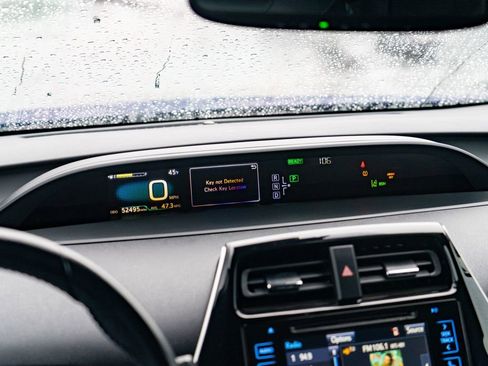 Used 2016 Toyota Prius Four Touring w/ Premium Convenience Package image 16