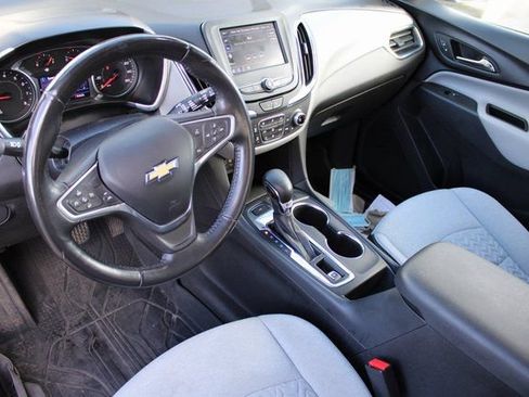 Used 2022 Chevrolet Equinox LT w/ Driver Convenience Package AWD/4WD image 2