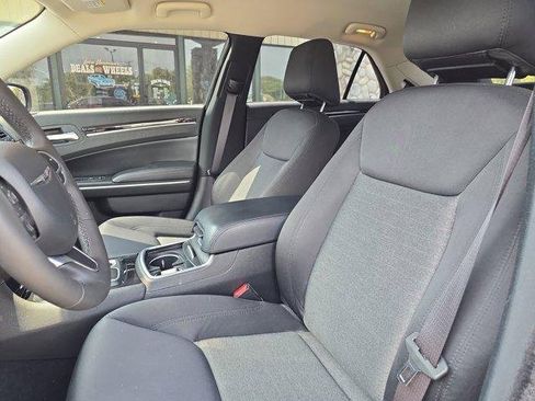Used 2023 Chrysler 300 Touring w/ Sport Appearance Package image 19