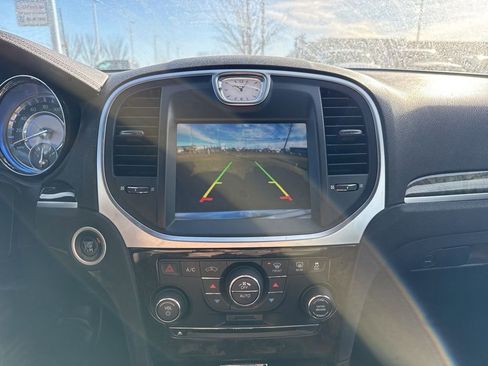 Used 2013 Chrysler 300 C image 9