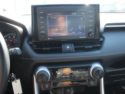 Used 2022 Toyota RAV4 LE AWD/4WD image 4