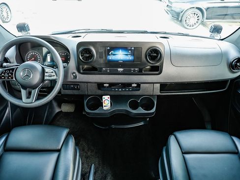 Used 2024 Mercedes-Benz Sprinter 2500 image 13