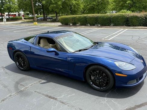 Used 2005 Chevrolet Corvette Coupe w/ Preferred Equipment Group RWD image 12