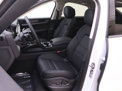 Used 2024 Porsche Cayenne Coupe image 5