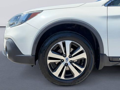 Used 2018 Subaru Outback 3.6R Limited AWD/4WD image 9