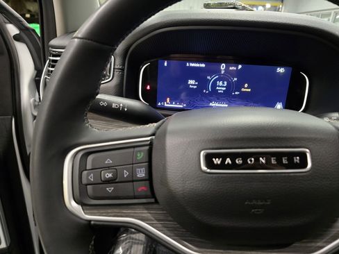 Used 2024 Jeep Wagoneer Series II w/ Flexible Seating Group image 19