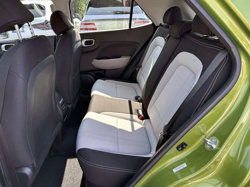 Used 2024 Hyundai Venue SEL FWD image 13