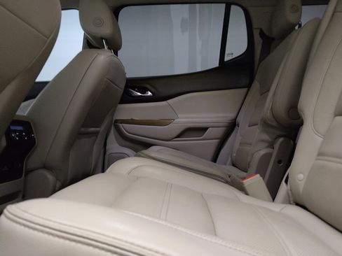 Used 2018 GMC Acadia Denali w/ Technology Package FWD image 18
