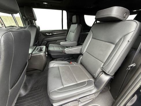Used 2023 GMC Yukon XL Denali image 16