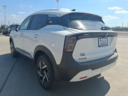 New 2026 Nissan Kicks SV w/ SV Premium Package FWD image 5