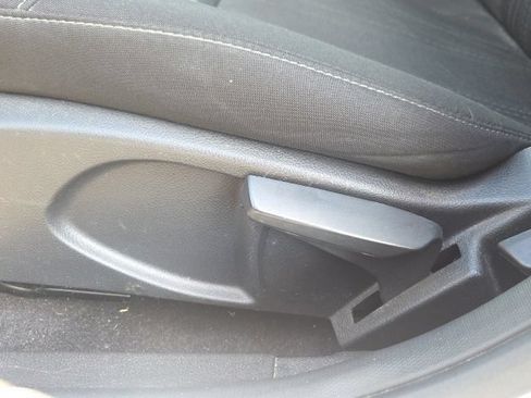 Used 2017 Ford Focus SEL FWD image 18