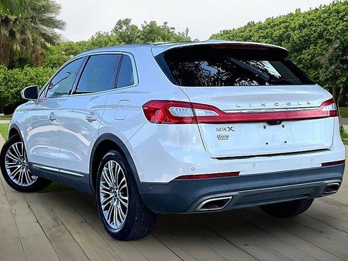 Used 2016 Lincoln MKX Reserve w/ Technology Package FWD image 11