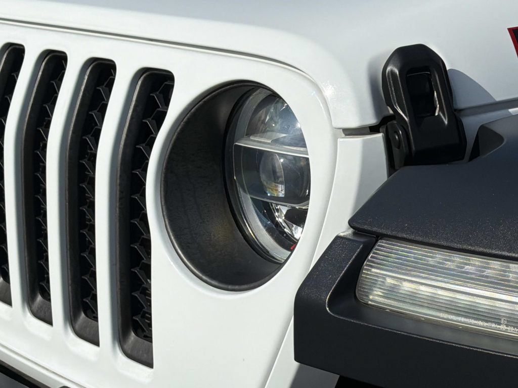 Used 2020 Jeep Gladiator Rubicon w/ LED Lighting Group AWD/4WD image 10