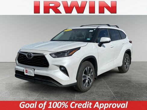 Used 2023 Toyota Highlander XLE AWD/4WD image 1