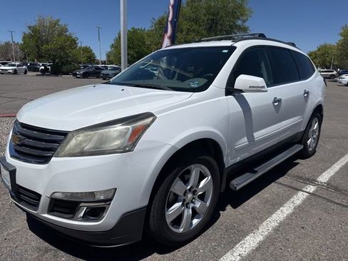 Used 2016 Chevrolet Traverse LT w/ Style and Technology Package FWD image 1