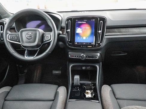 Used 2023 Volvo XC40 Recharge Plus image 24