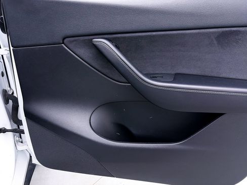 Used 2021 Tesla Model Y 2WD image 29