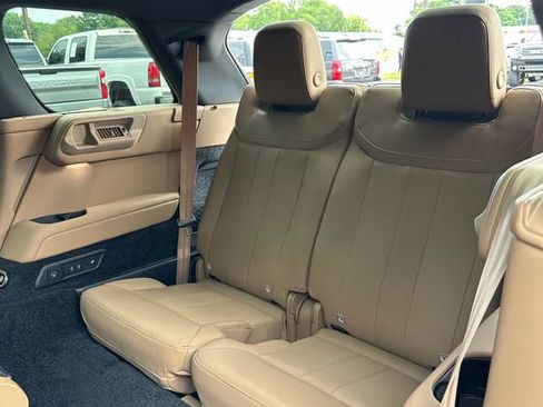 Used 2023 Land Rover Range Rover Long Wheelbase SE AWD/4WD image 17
