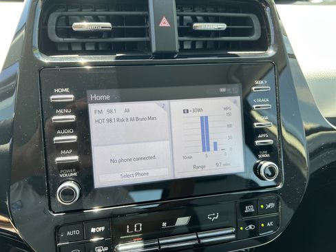 Used 2020 Toyota Prius LE image 7