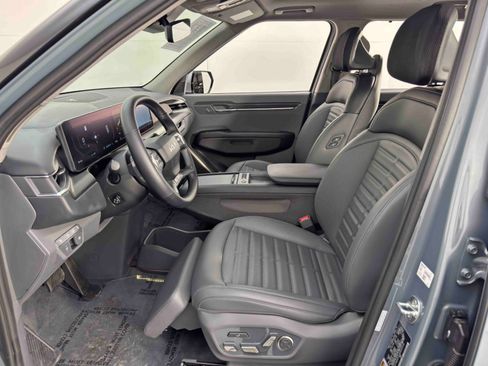 Used 2024 Kia EV9 Land image 17