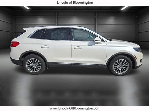 Used 2016 Lincoln MKX Select image 11