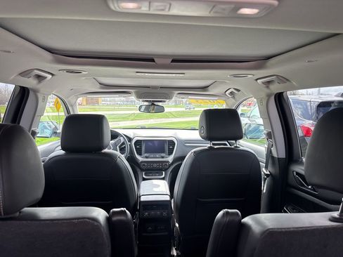 Certified 2023 GMC Acadia SLT w/ Elevation Edition AWD/4WD image 12