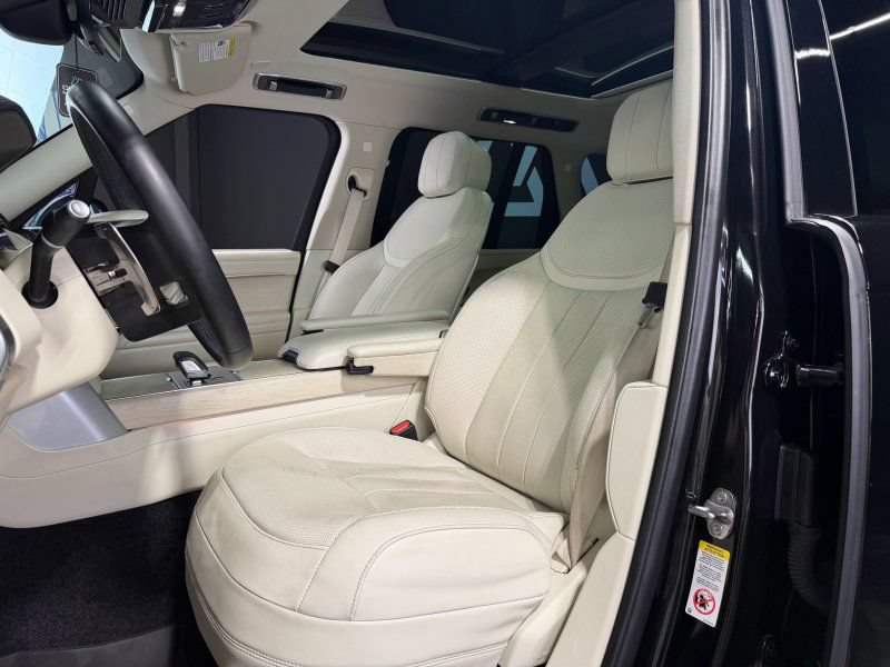 Used 2024 Land Rover Range Rover SE AWD/4WD image 18