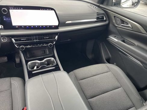 Used 2024 Chevrolet Traverse LT FWD image 18