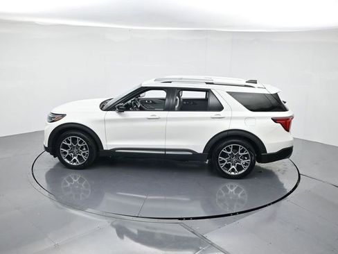 Certified 2025 Ford Explorer Platinum w/ Ultimate Package image 42