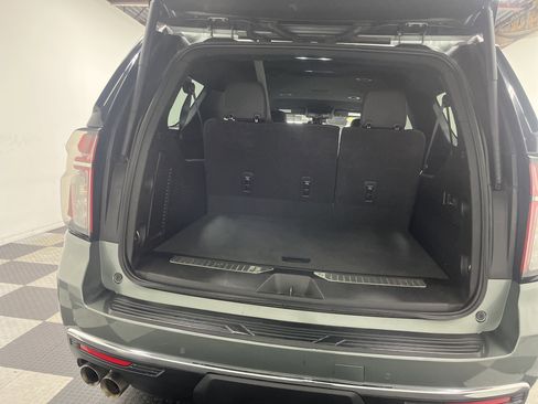 Used 2023 Chevrolet Suburban Premier AWD/4WD image 18
