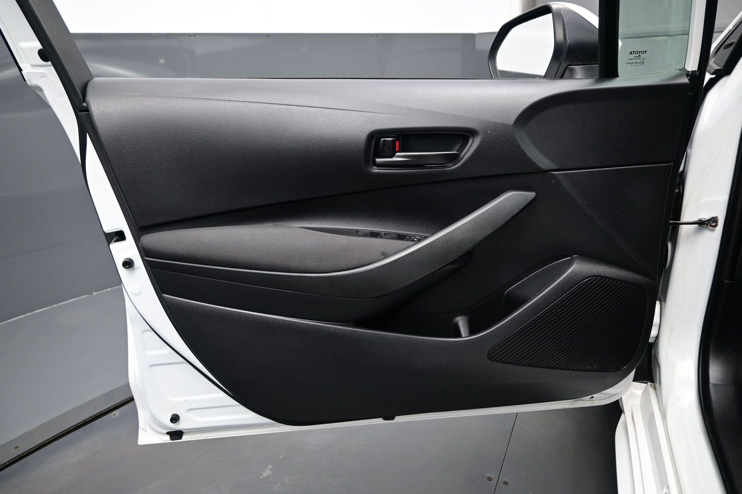 Used 2023 Toyota Corolla LE FWD image 9