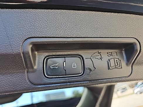 Used 2020 Ford Explorer XLT w/ Comfort Package image 22