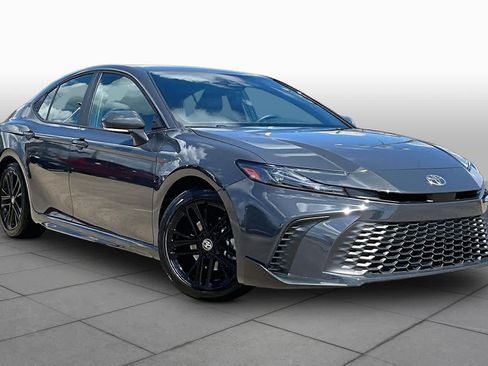 Used 2026 Toyota Camry SE FWD image 3