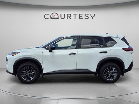 Certified 2023 Nissan Rogue S FWD image 2