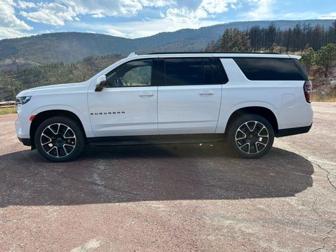 Used 2023 Chevrolet Suburban RST w/ Luxury Package image 4