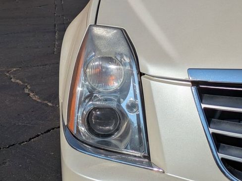 Used 2011 Cadillac DTS Luxury image 10